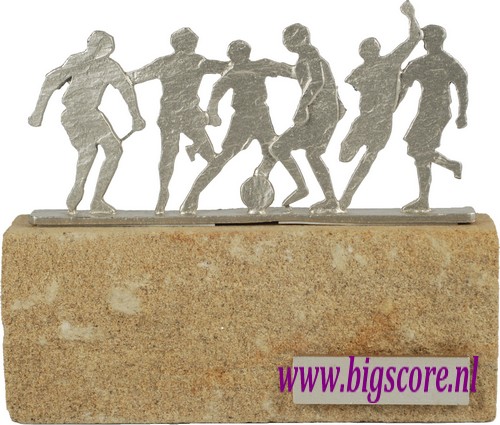 Voetbal Metalensculptuur op steen BEL606